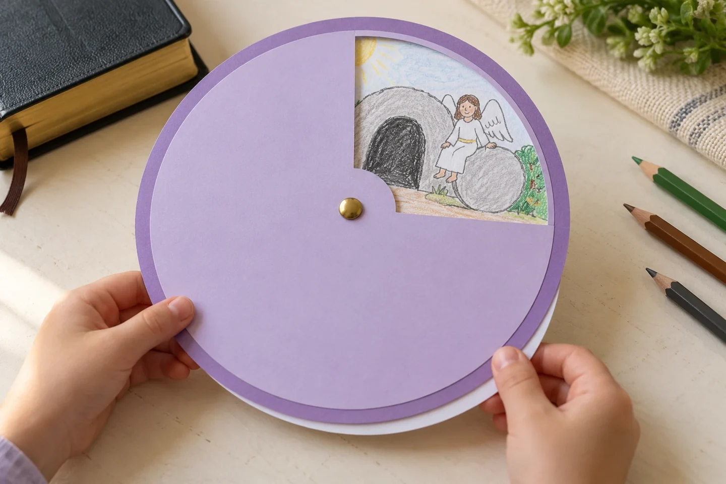 child hands turning an 8-inch lower picture circle behind a 7.5-inch cover